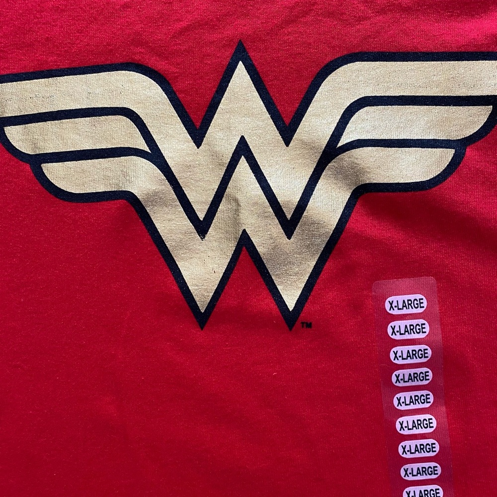 Wonder Woman DC Comics 
Woman’s size X-Large New with Tags
100% cotton - Picture 5 of 6